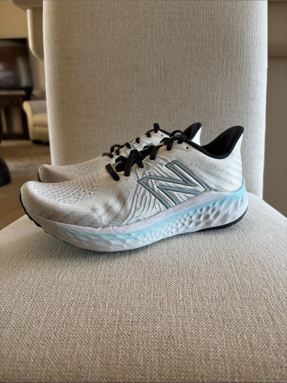 New Balance Fresh Foam Vongo Sneakers. White/Blue/Black. Size 8 D.